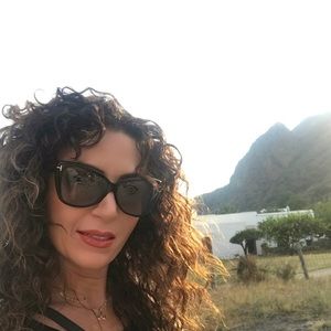 Meet your Posher, Alessandra